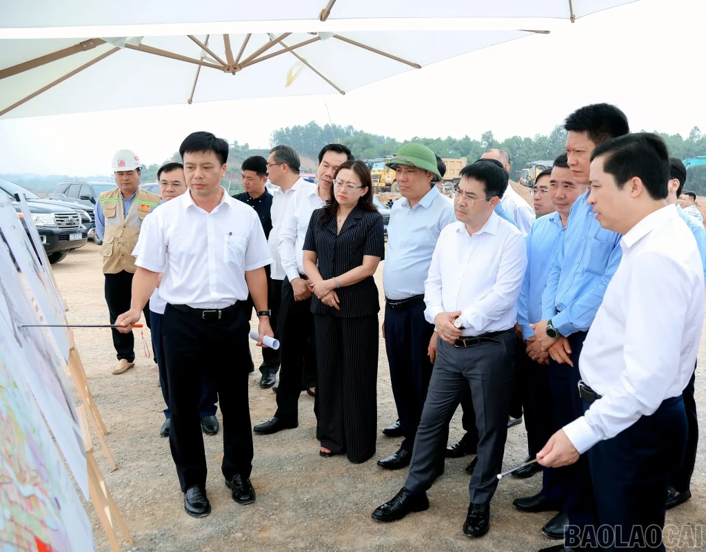 ĐIỂM BÁO: Thường trực Tỉnh ủy kiểm tra tiến độ thi công Dự án Nhà ở xã hội Yên Ninh và hạ tầng Khu công nghiệp Trấn Yên